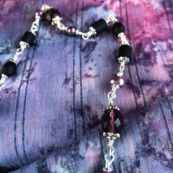 29" black Tulasi with purple pearls and purple glass beads - Picture 5 of 10